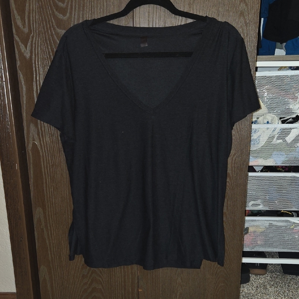 Size M Beyond the Bump Maternity/Nursing Top